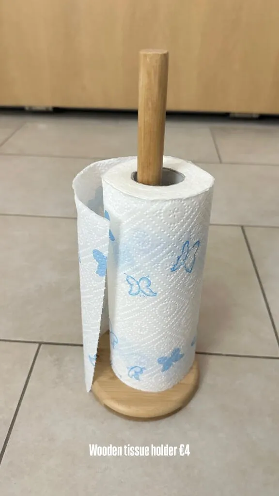 Tissue holder